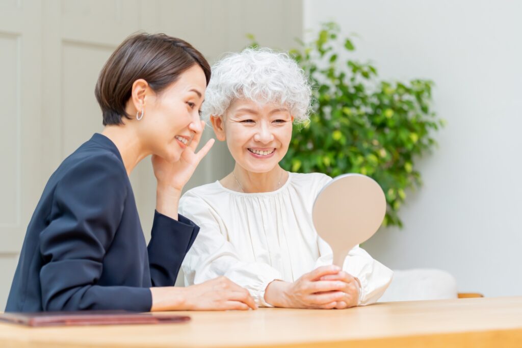 営業する女性